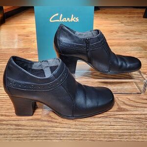 Clarks Women's Size 7.5M Black Leather Block Heel Zipper Bootie Boots